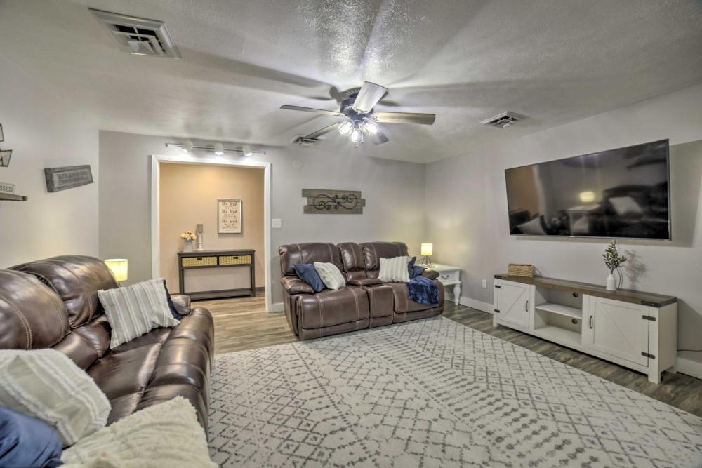 Near Mines and Meadows Spacious Home with Game Room